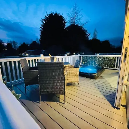 The Braunston With Hot Tub 펜션 요크