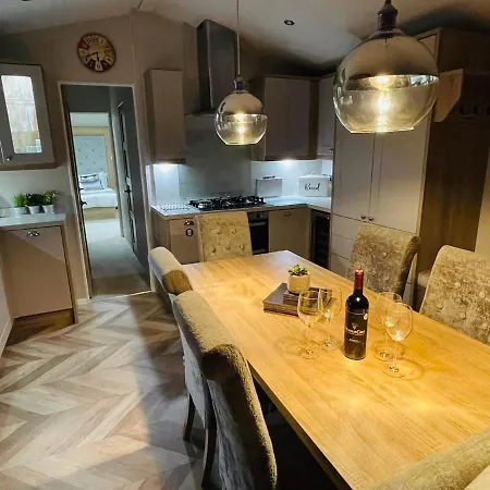 The Braunston With Hot Tub *