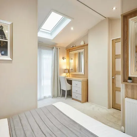 The Braunston With Hot Tub Chalet York