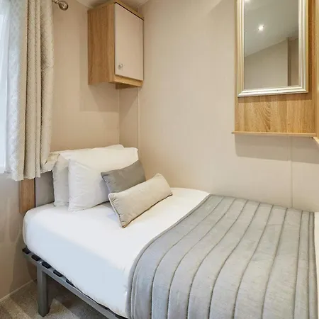 Chalet The Braunston With Hot Tub *
