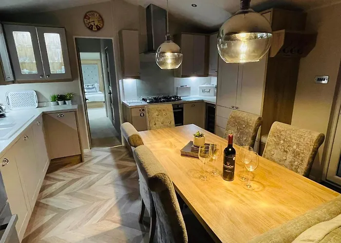 The Braunston With Hot Tub *